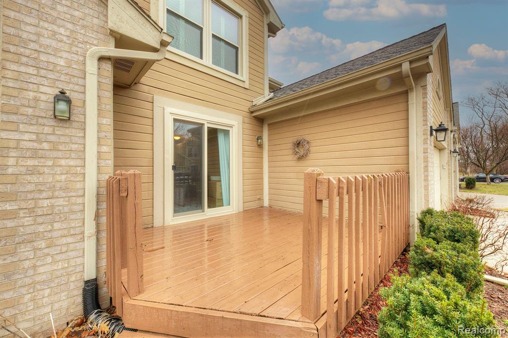 9329 EASTWIND Drive, Livonia, MI 48150 — Photo 6