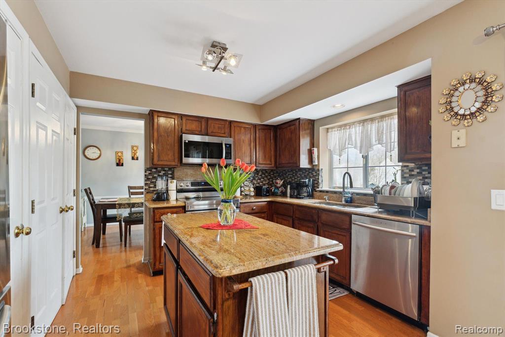 465 THORNRIDGE Drive, Rochester Hills, MI 48307 — Photo 14
