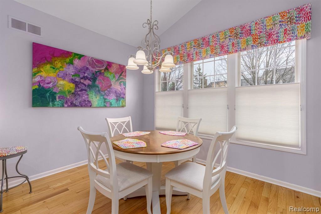 512 WYNGATE Drive, Rochester, MI 48307 — Photo 13