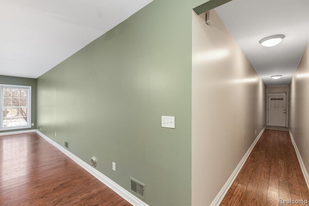 5821 Hampshire Lane, Ypsilanti, MI 48197 — Photo 12
