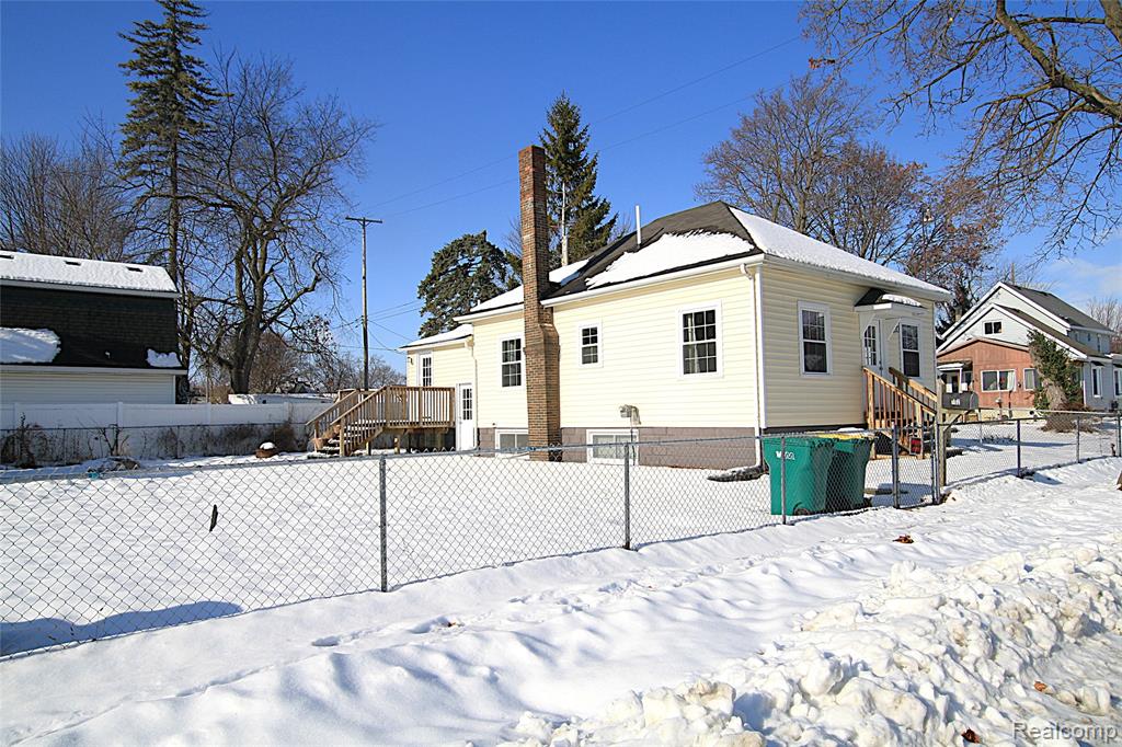 102 S Division Street, Durand, MI 48429 — Photo 2