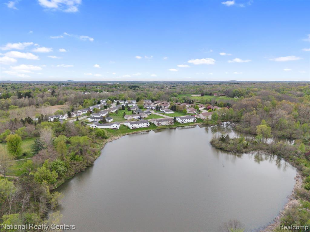 7221 Hawthorne Circle, Goodrich Vlg, MI — Photo 23
