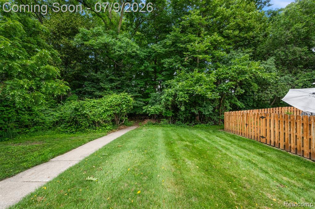 930 Little Hill Court, Rochester Hills, MI 48307 — Photo 11