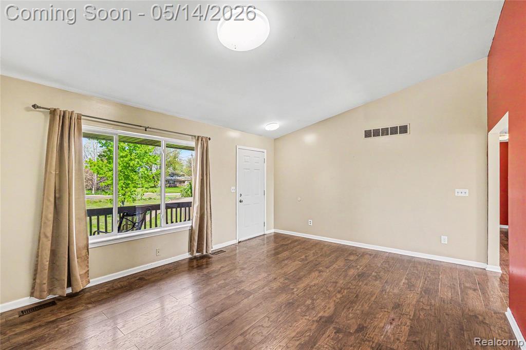 7409 Seymour Road, Swartz Creek, MI 48473 — Photo 4