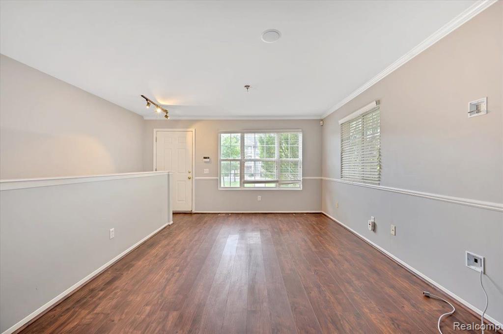 101 EMERALD CHASE Drive, Lake Orion, MI 48362 — Photo 5