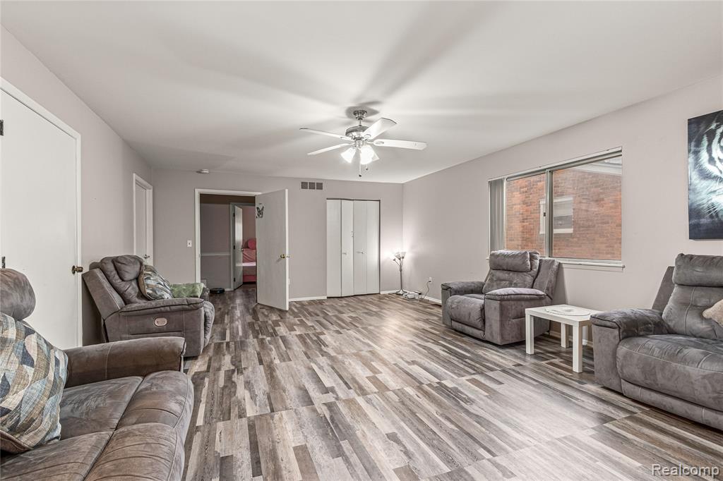 6429 N Beech Daly Road, Dearborn Heights, MI 48127 — Photo 18
