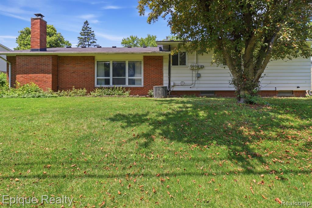 7335 Coach Lane, West Bloomfield, MI — Photo 26