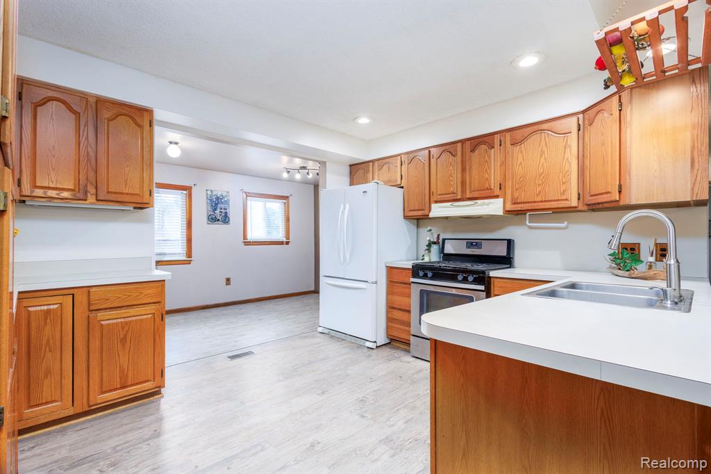 37281 Clio Street, Harrison Township, MI — Photo 13