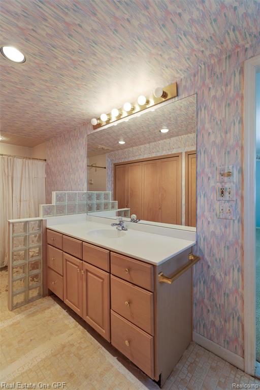 277 Kenwood Court, Grosse Pointe Farms, MI 48236 — Photo 32