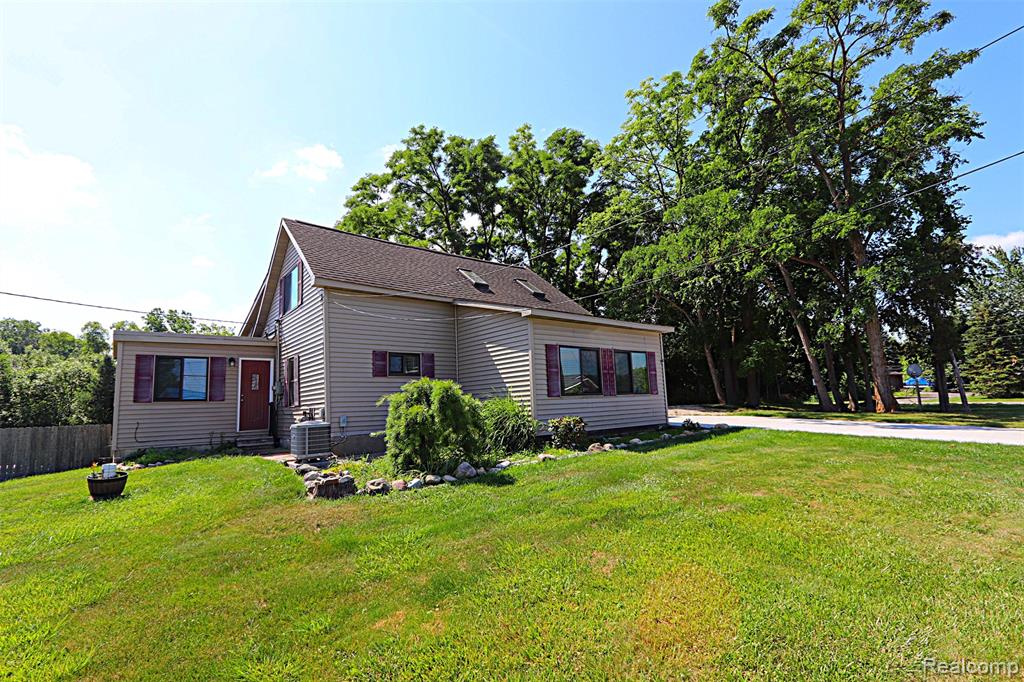412 E Shore Drive, Whitmore Lake, MI 48189 — Photo 2