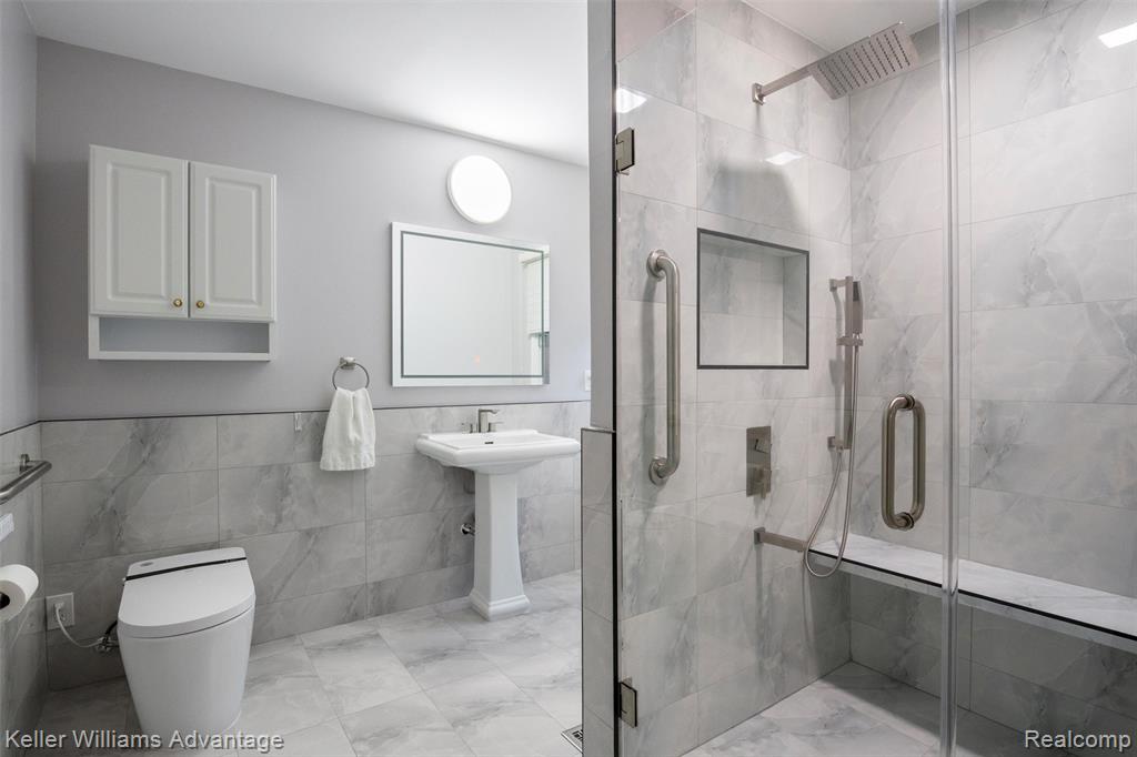 35173 Knollwood Lane, Farmington, MI 48335 — Photo 32
