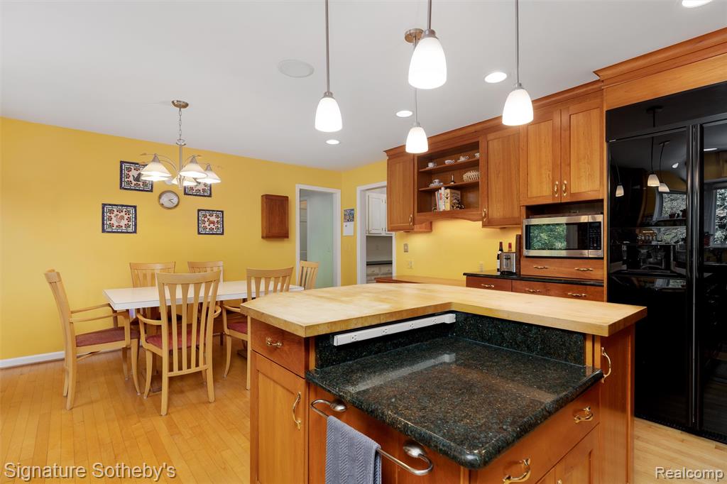 5160 Greenbriar Drive, West Bloomfield, MI 48323 — Photo 34