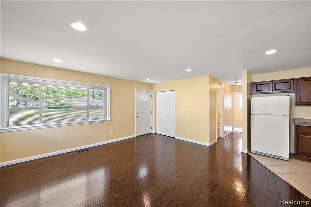 26061 Cameo Court, Madison Heights, MI 48071 — Photo 24