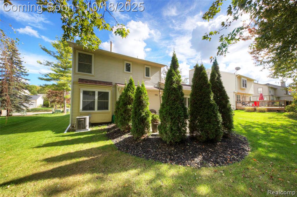 975 S Parkwood Drive, South Lyon, MI 48178 — Photo 16