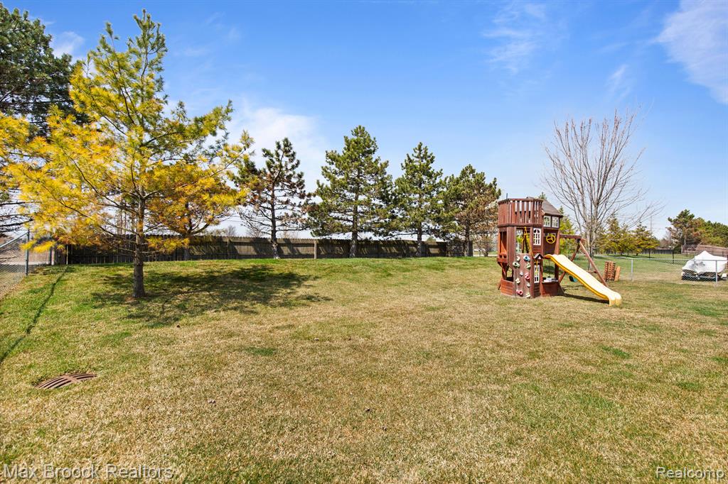 52449 ROBINS NEST Drive, Chesterfield, MI 48047 — Photo 38