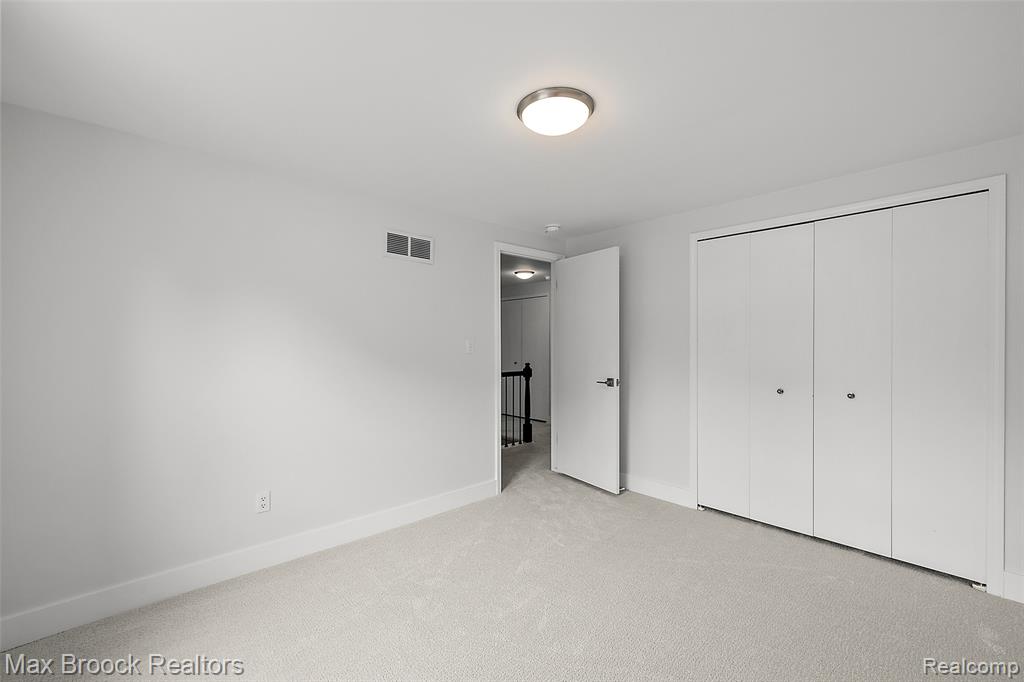 5362 Hertford Drive, Troy, MI 48085 — Photo 32