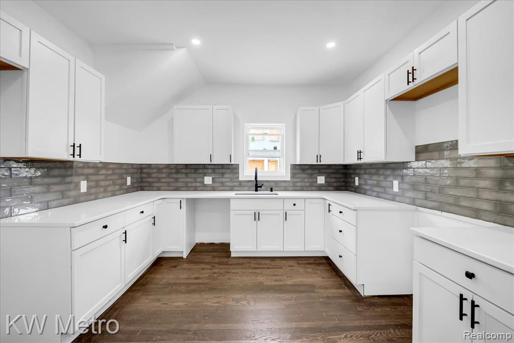 1685 Glynn Court, Detroit, MI 48206 — Photo 9