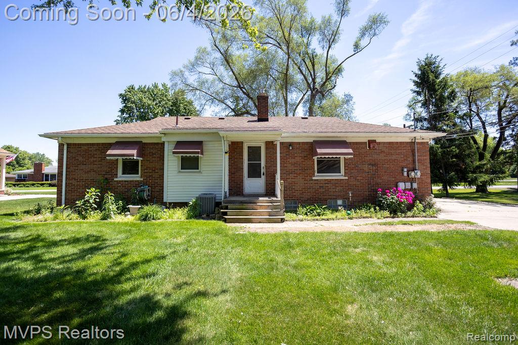 33033 Edgegrove, Fraser, MI 48026 — Photo 6