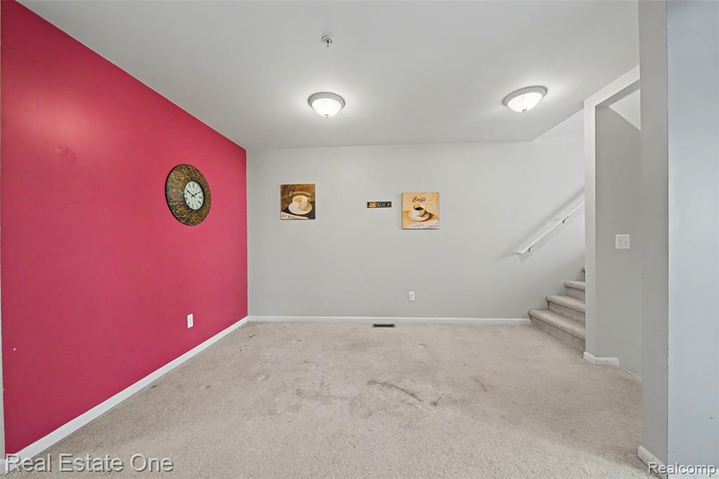 666 Lydia Lane, Pontiac, MI 48341 — Photo 8