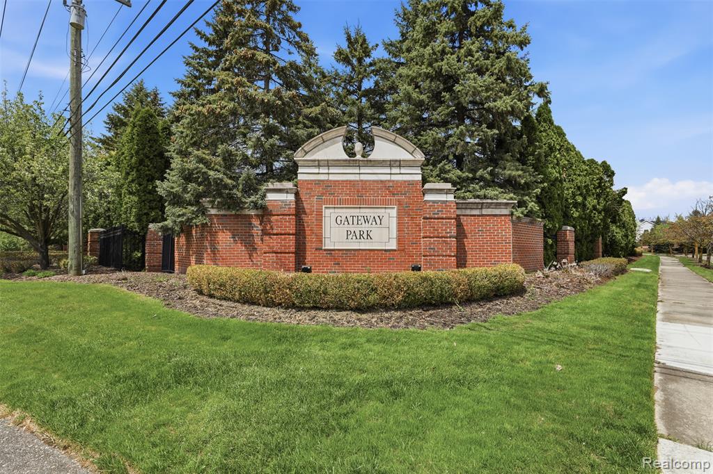 4368 Gateway Circle, West Bloomfield, MI — Photo 49