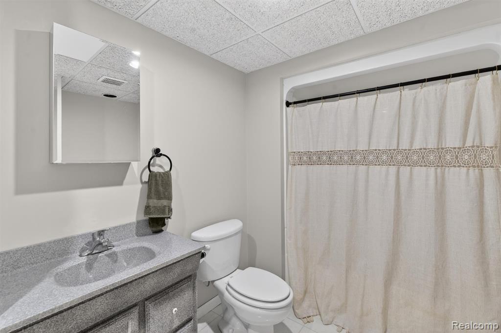 7359 Colchester Lane, West Bloomfield, MI — Photo 44