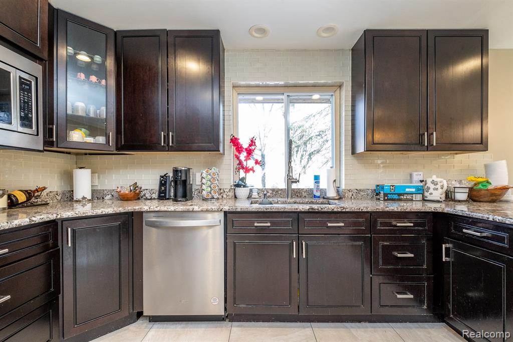 41924 ALDEN Drive, Clinton Twp, MI 48038 — Photo 19