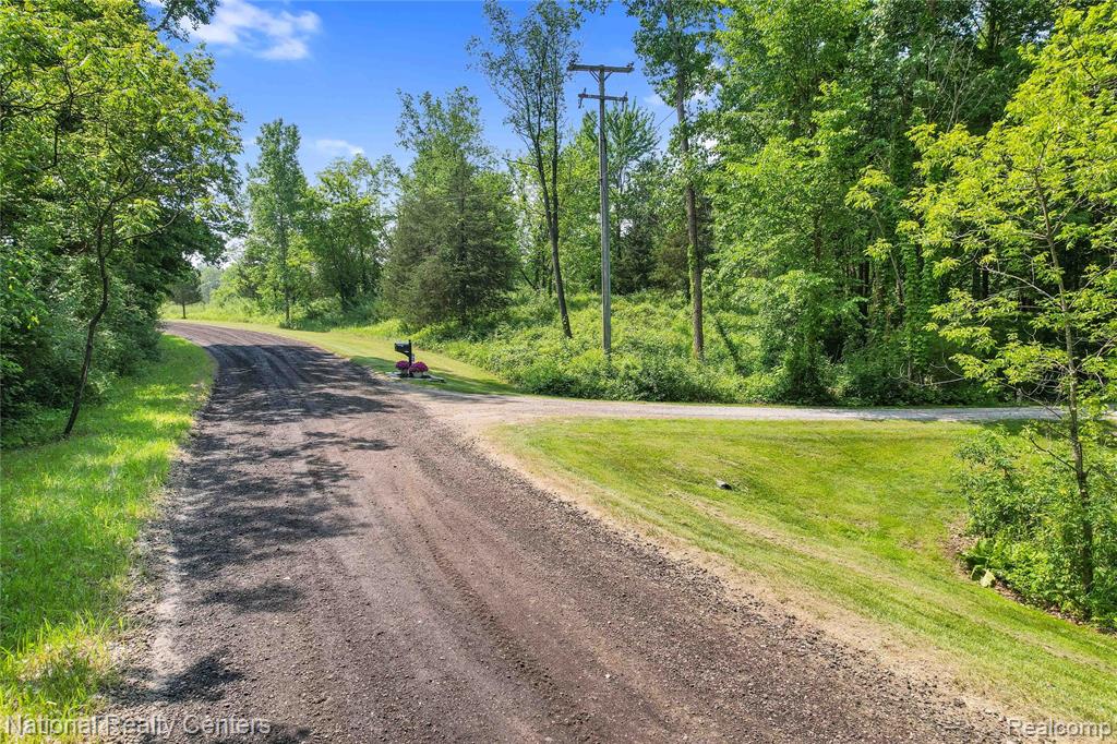 11500 Lisa Lori Lane, South Lyon, MI 48178 — Photo 14