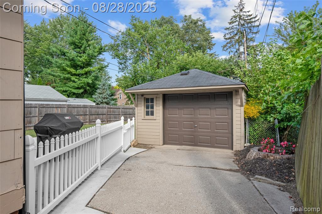 727 S Vermont Avenue, Royal Oak, MI 48067 — Photo 5
