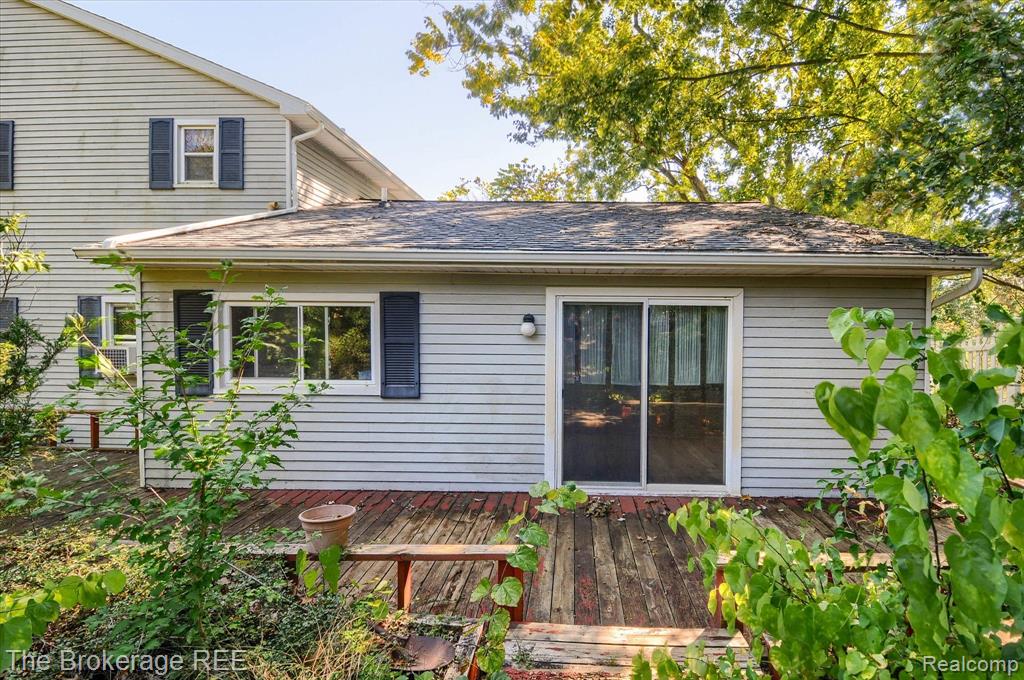 688 UPHILL Road, Milford, MI 48381 — Photo 56
