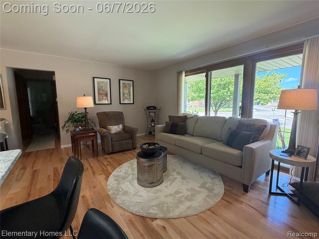 49459 Tarrytown Court, Utica, MI 48315 — Photo 5