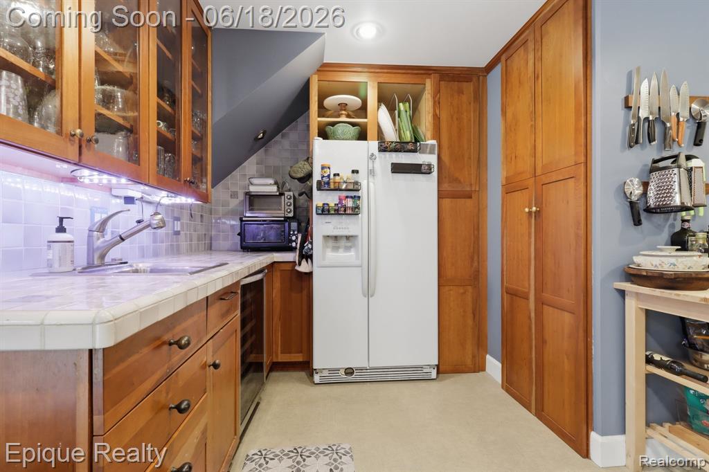 21085 Metroview Road, Farmington, MI 48335 — Photo 15