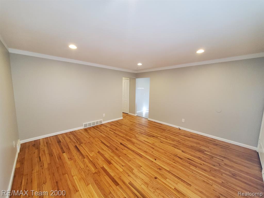 4639 KINGSTON Street, Dearborn Heights, MI 48125 — Photo 4
