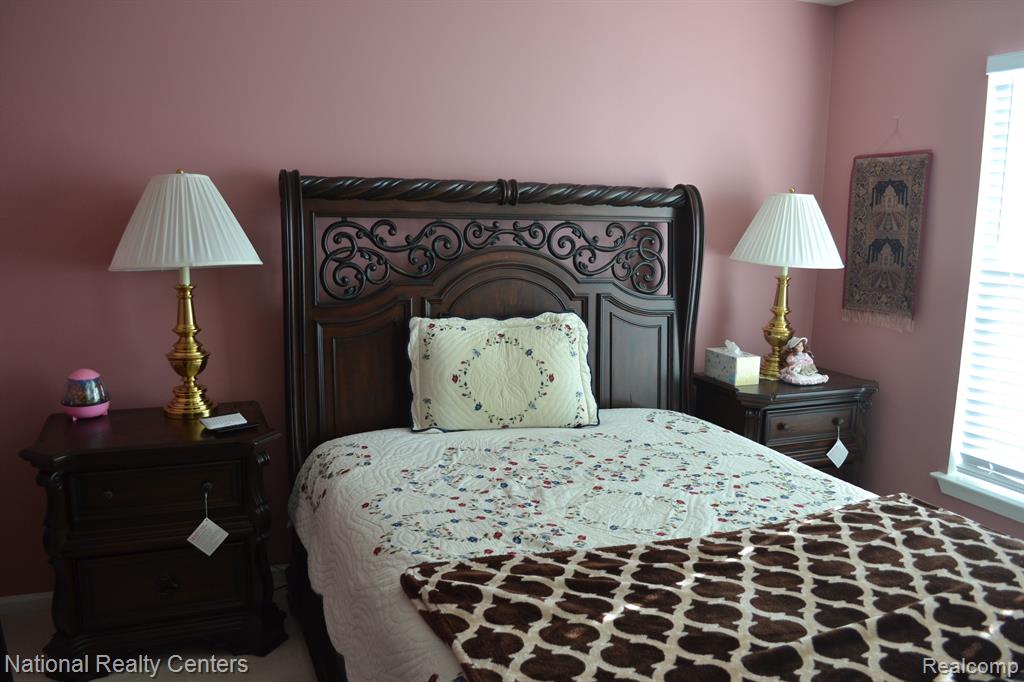 8290 HUMMINGBIRD Drive, Ypsilanti, MI 48197 — Photo 8