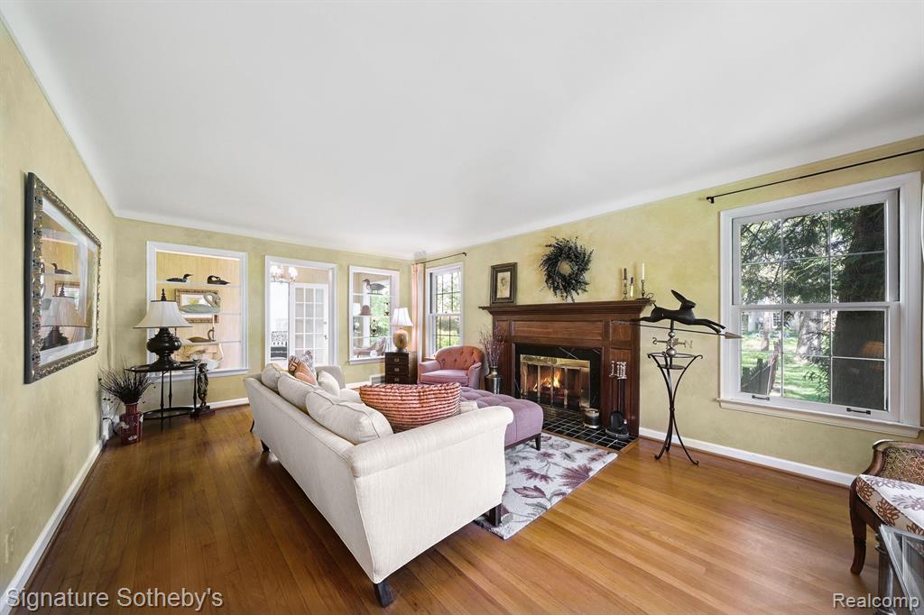 27721 SANTA BARBARA Drive, Lathrup Village, MI 48076 — Photo 4