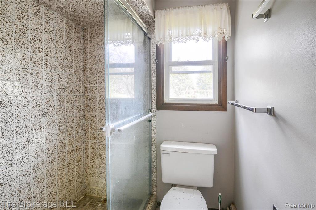 688 UPHILL Road, Milford, MI 48381 — Photo 44