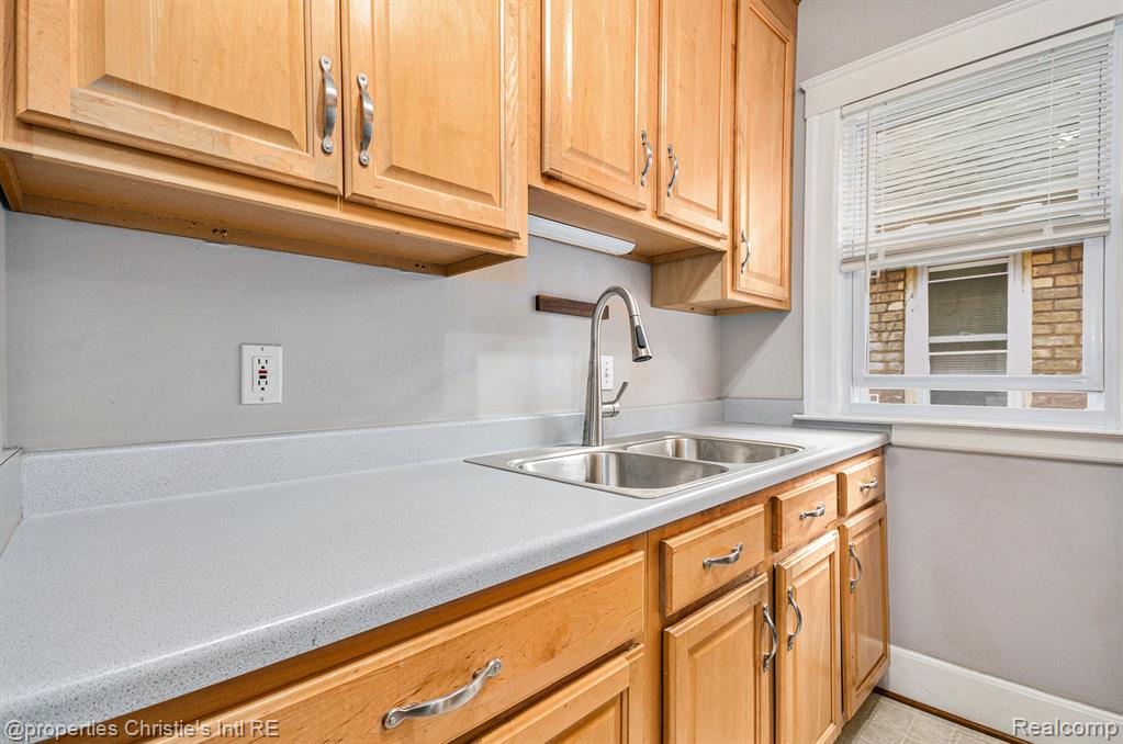 858 NOTTINGHAM ROAD Road, Grosse Pointe Park, MI 48230 — Photo 19
