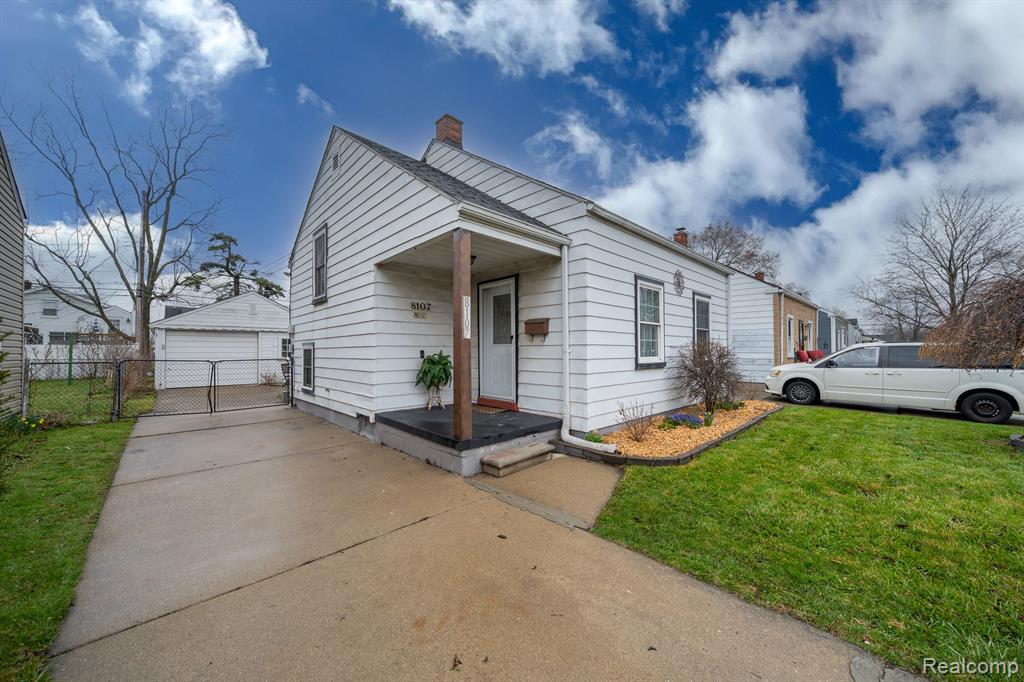 8107 Kaltz, Center Line, MI 48015 — Photo 3