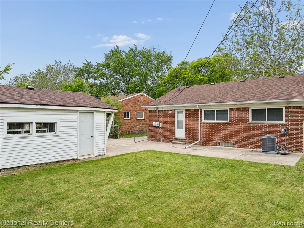 8108 Whitefield Street, Dearborn Heights, MI 48127 — Photo 20