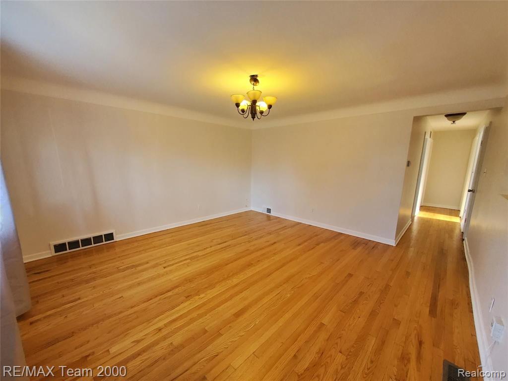 5637 MERRICK Street, Dearborn Heights, MI 48125 — Photo 4