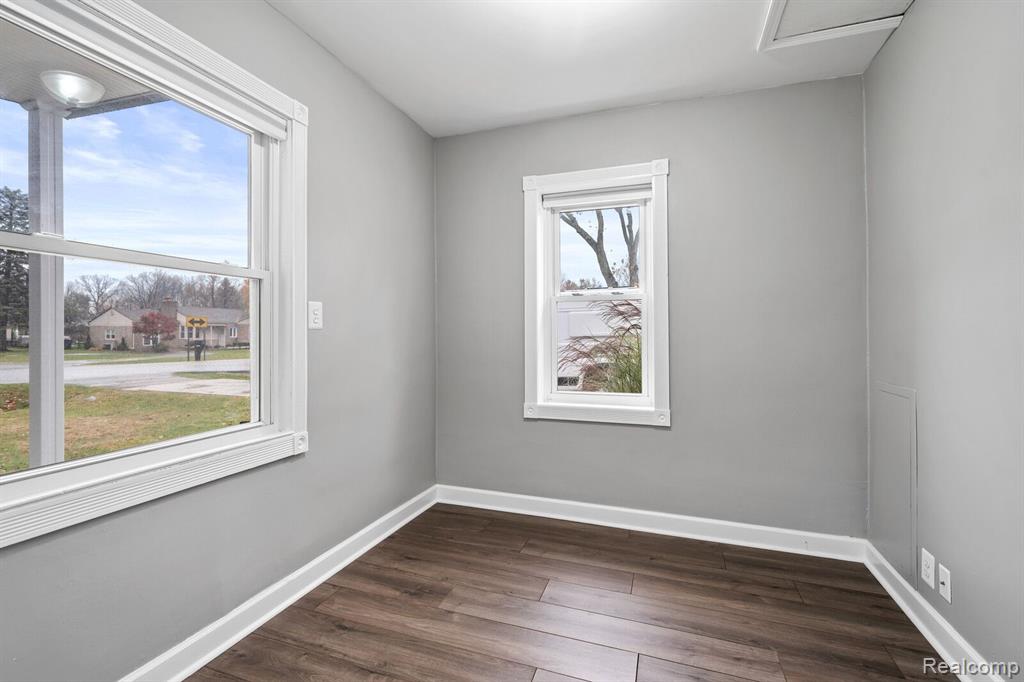 8624 RUSSELL Street, Shelby Twp, MI 48317 — Photo 10