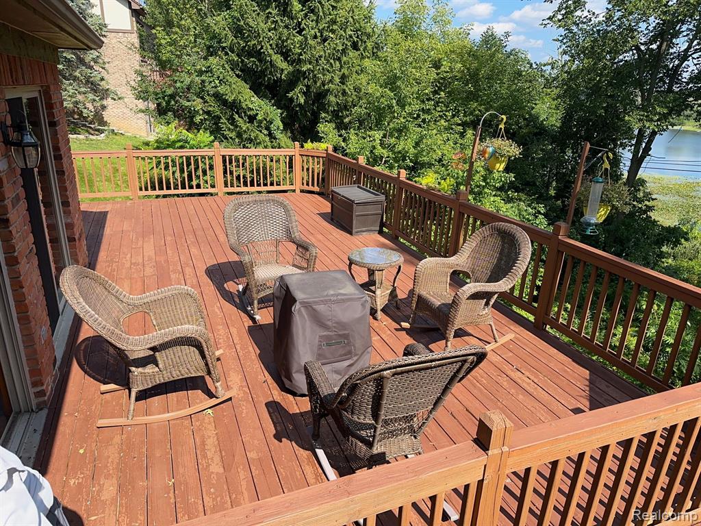 6763 BERRY POINTE Drive, Clarkston, MI 48348 — Photo 4