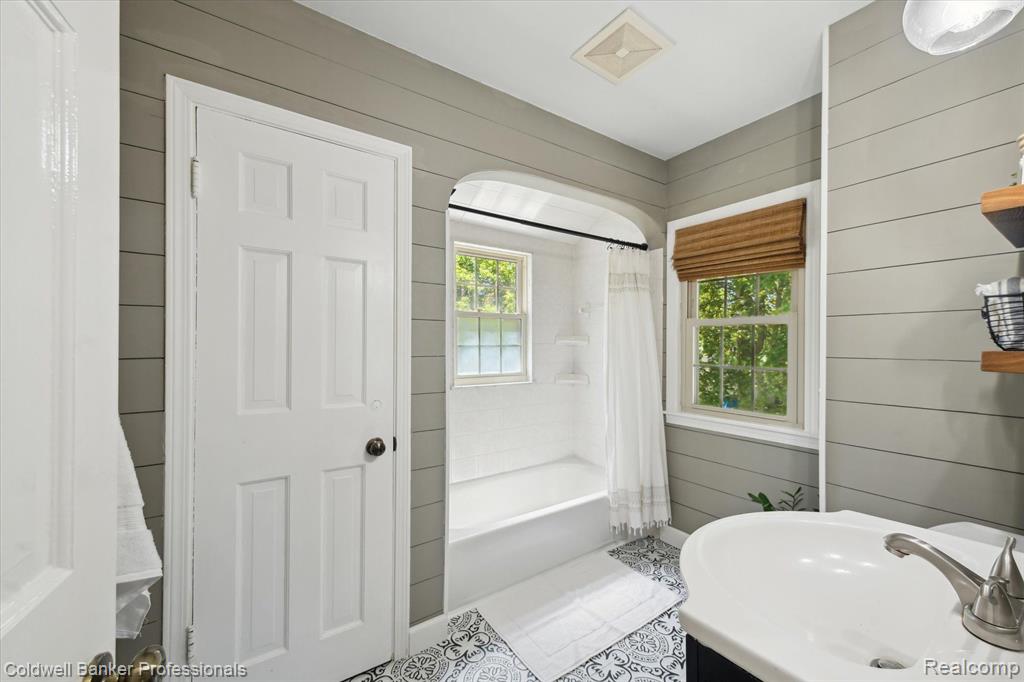 8054 DAVISON Road, Davison, MI 48423 — Photo 21