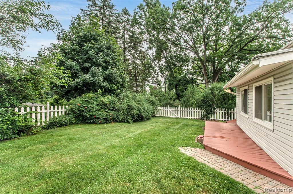 9042 Gale Road, White Lake, MI — Photo 10