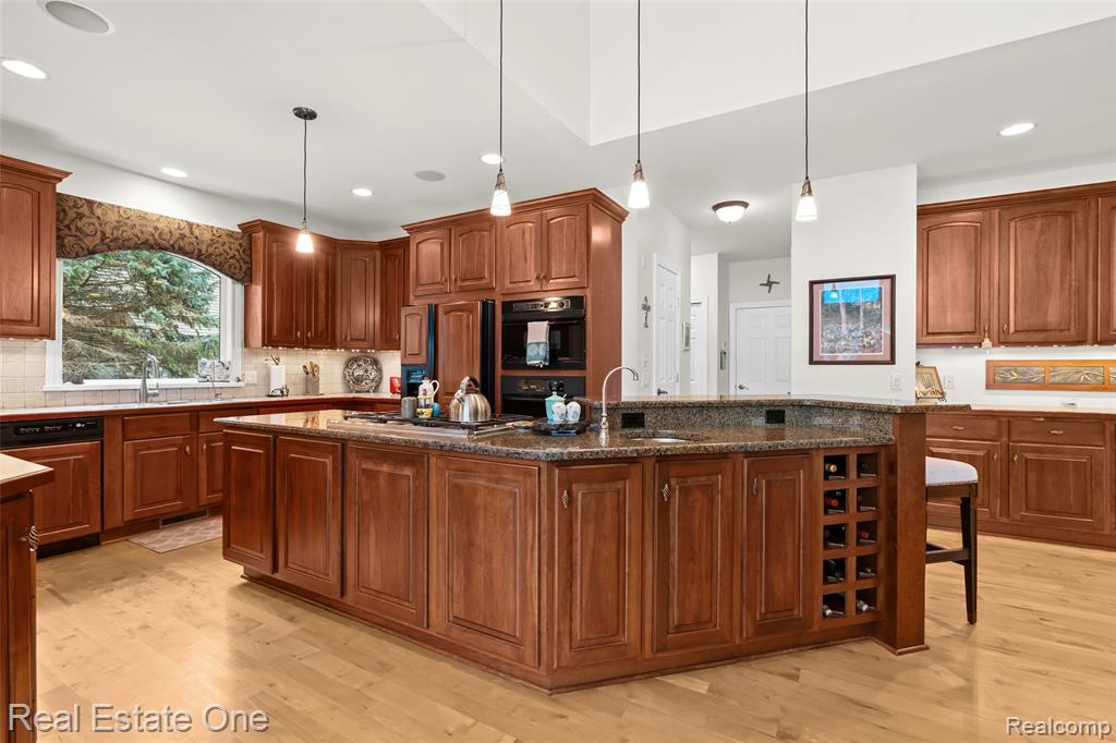 16048 Pine Bluff Court, Fenton, MI 48430 — Photo 9