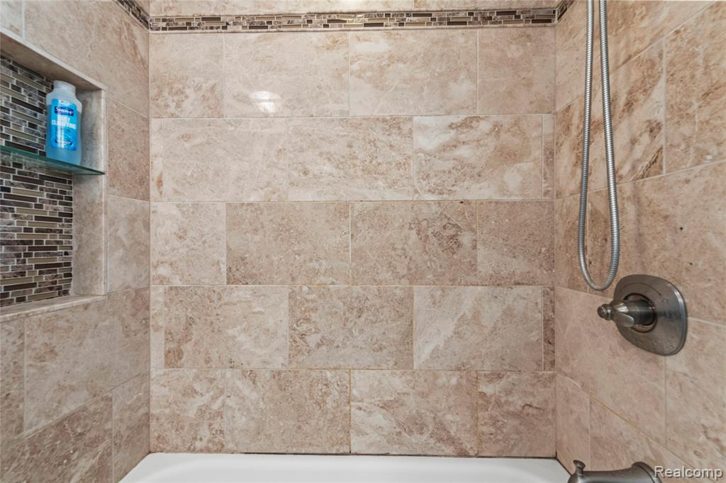 17621 Brentwood Drive, Riverview, MI 48193 — Photo 20