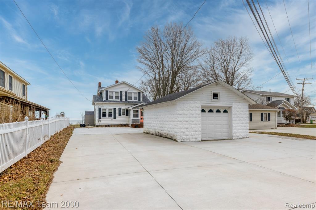 7745 Lakeview Drive, Lexington, MI 48450 — Photo 4