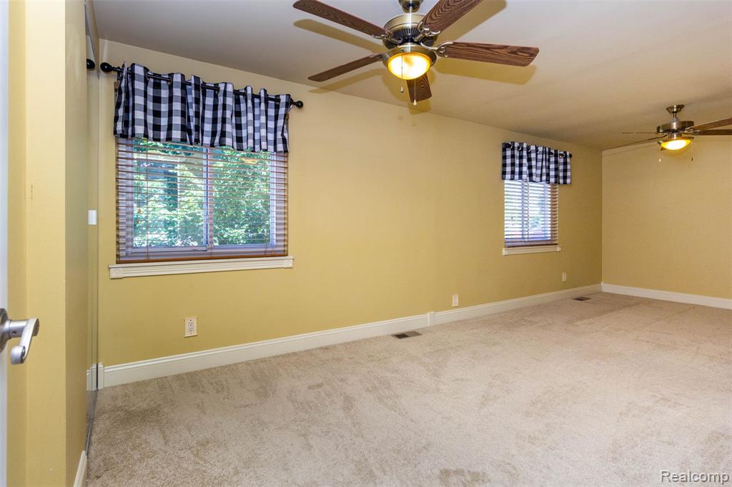 919 Elmsford Drive, Clawson, MI — Photo 17