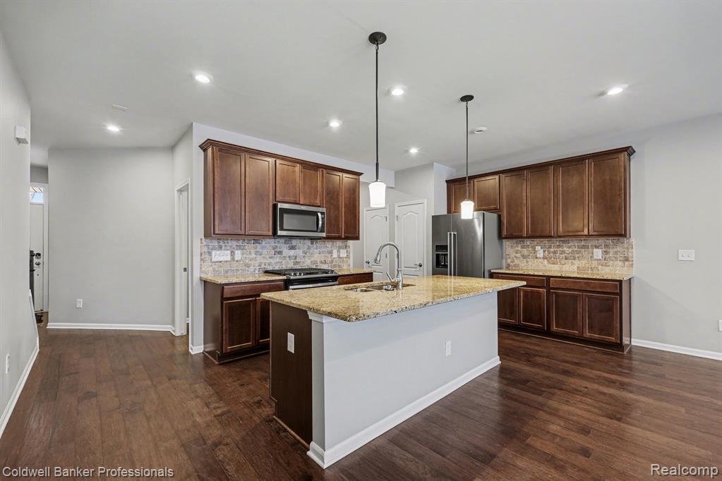 4883 Broomfield Way, Lake Orion, MI — Photo 7