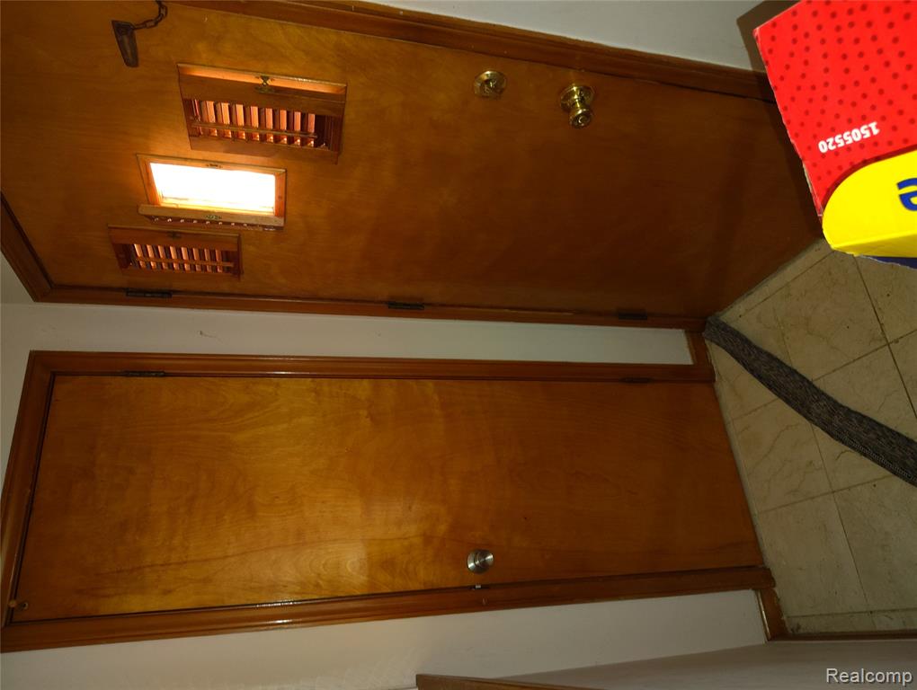 6906 Greenview Avenue, Detroit, MI 48228 — Photo 8