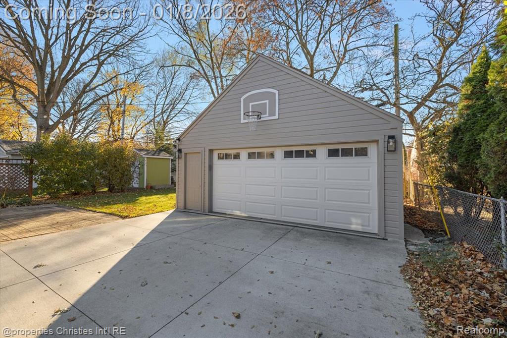 13365 Winchester Avenue, Huntington Woods, MI — Photo 41
